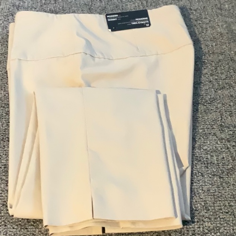 Le Chateau, Skinny leg, size 12 modern fit pants.